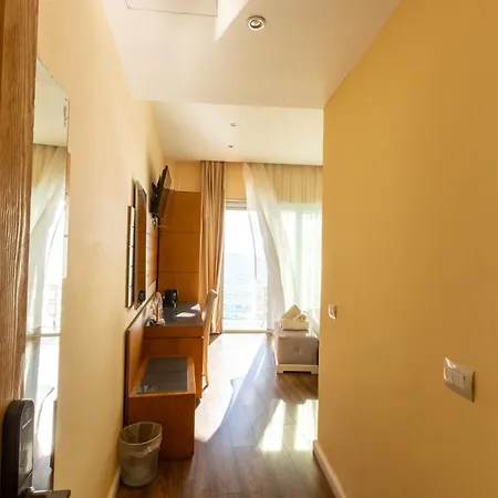 Ventus Harbor מלון 4*