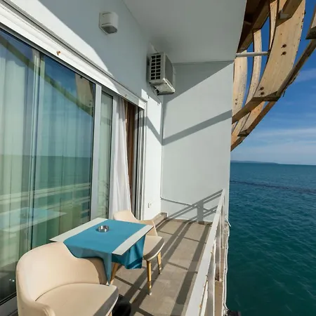 Отель Ventus Harbor 4*
