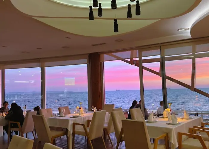 فندق Ventus Harbor 4*