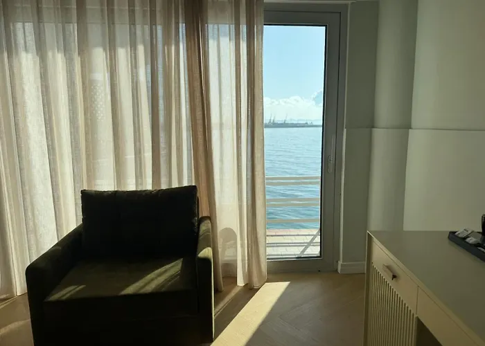 فندق Ventus Harbor 4*