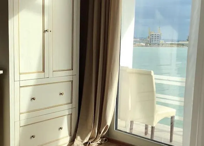 فندق Ventus Harbor 4*